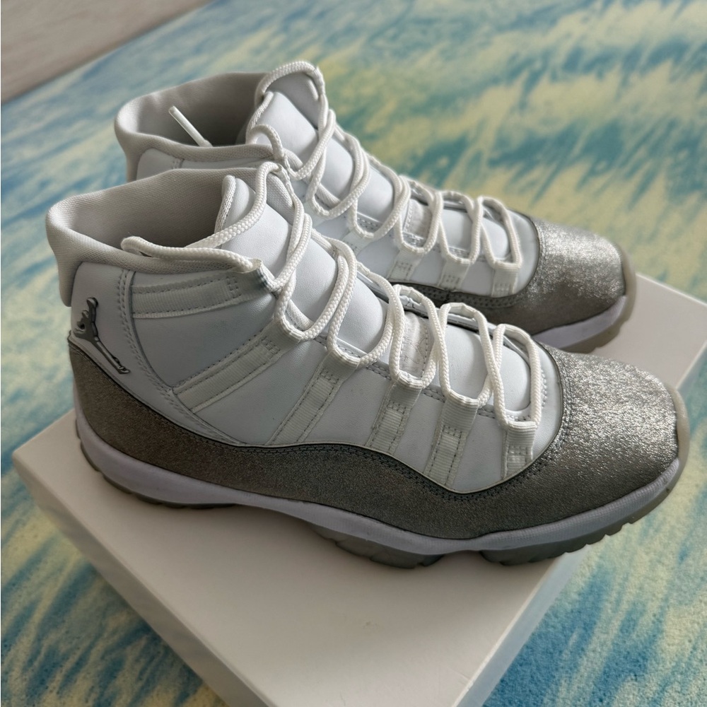 Jordan 11 silver metallic white